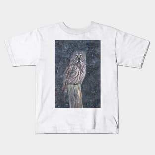 Great Grey Owl in Snow Kids T-Shirt